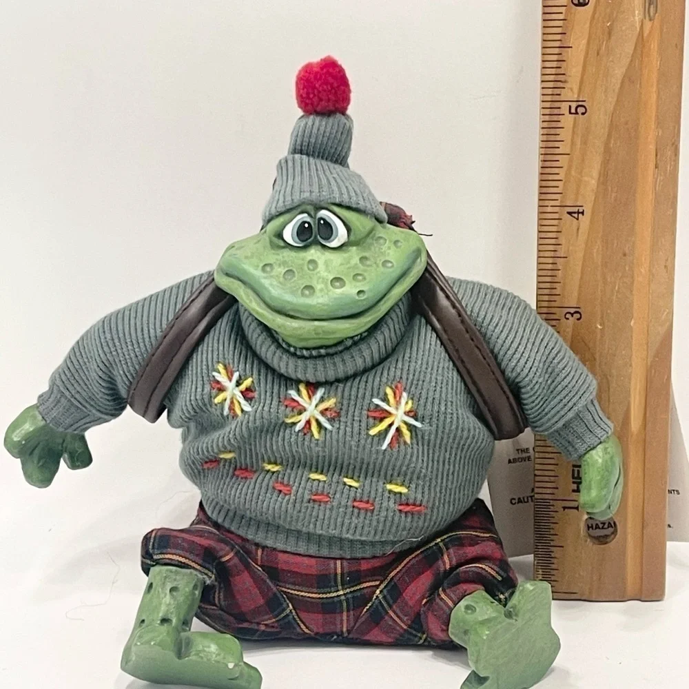 Russ Country Folks Frog Shelf Sitter 5.5” Skiing Hiking Winter Christmas
